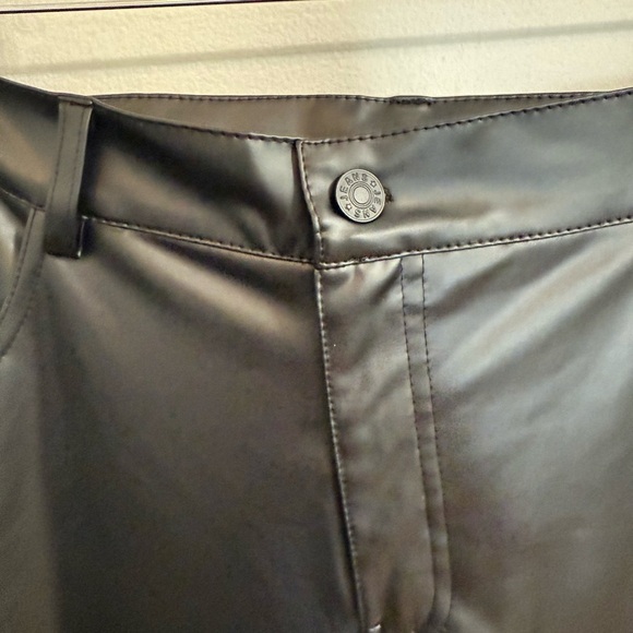 Boutique Faux Leather Black Pants Size Large - Picture 7 of 7